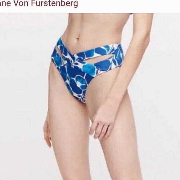 Onia -DVF Isla High-Waisted Bikini Bottoms
Diane Von Furstenberg - Picture 3 of 7